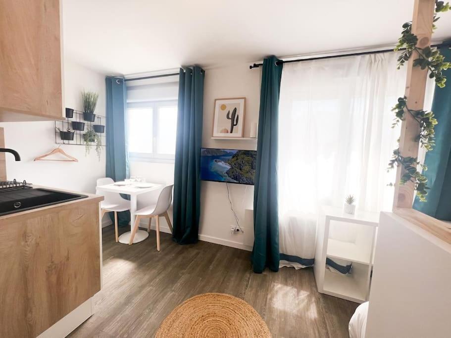 Suite Le Studio Litchi Baigne De Lumieres & Proche Des Plages Saint-Nazaire  Exterior photo
